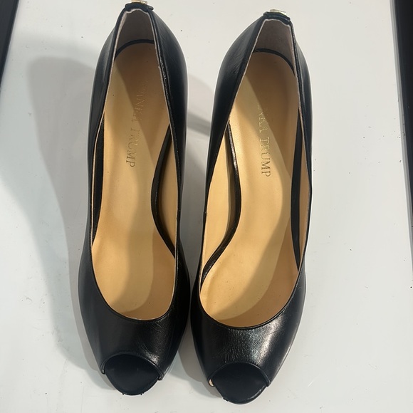 IVANKA TRUMP HEELS PEEP TOE BLACK LEATHER IN SIZE 8.5M - Picture 4 of 7